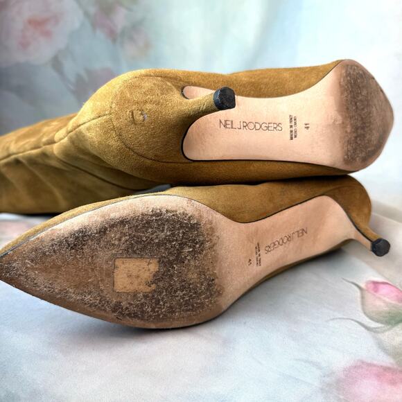 Neil J. Rodgers Camel Suede Leather Pointed Toe Knee High Pull On Heeled Boots - Picture 6 of 10